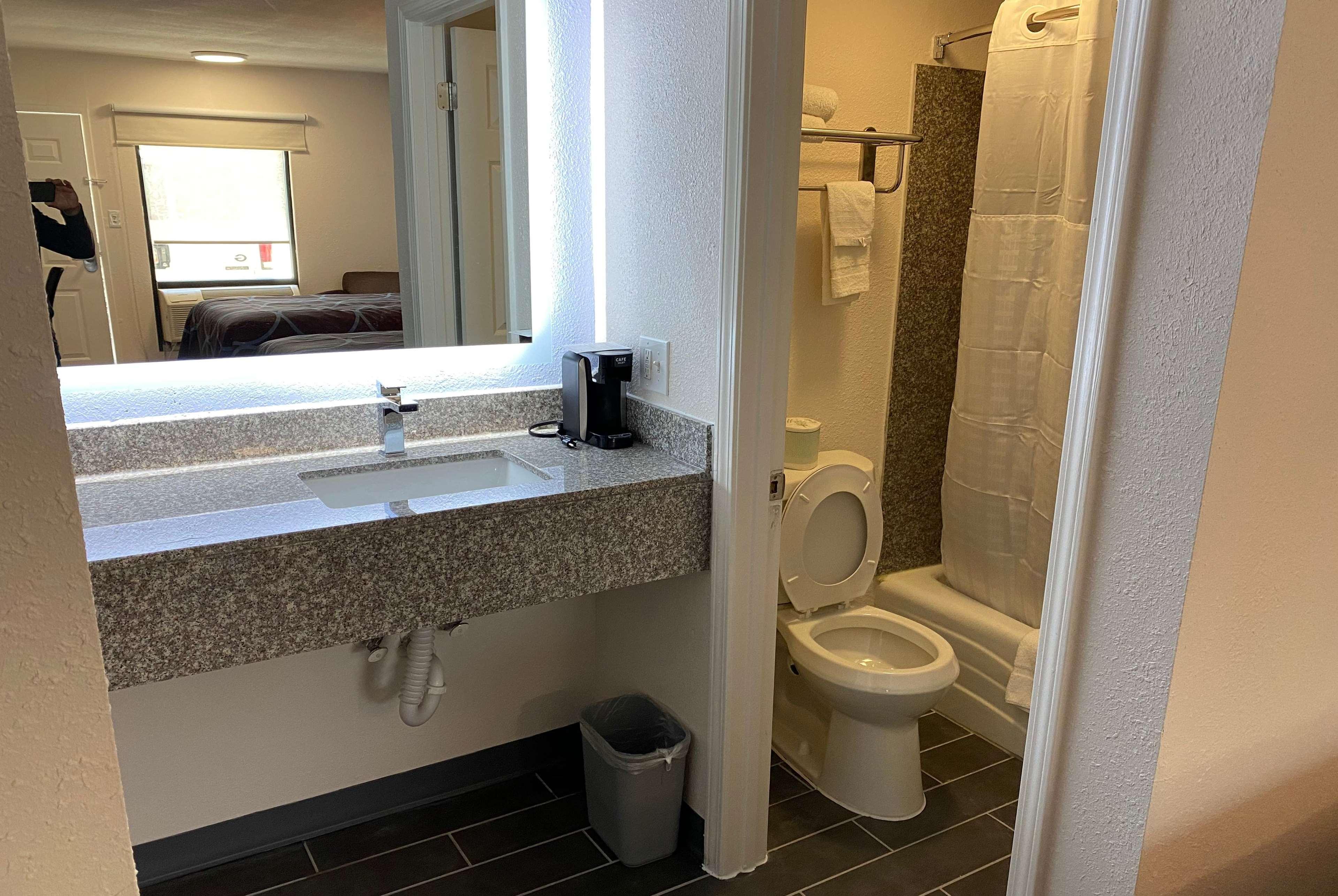 Hotel Super 8 By Wyndham Marietta/West/Atl Area Extérieur photo