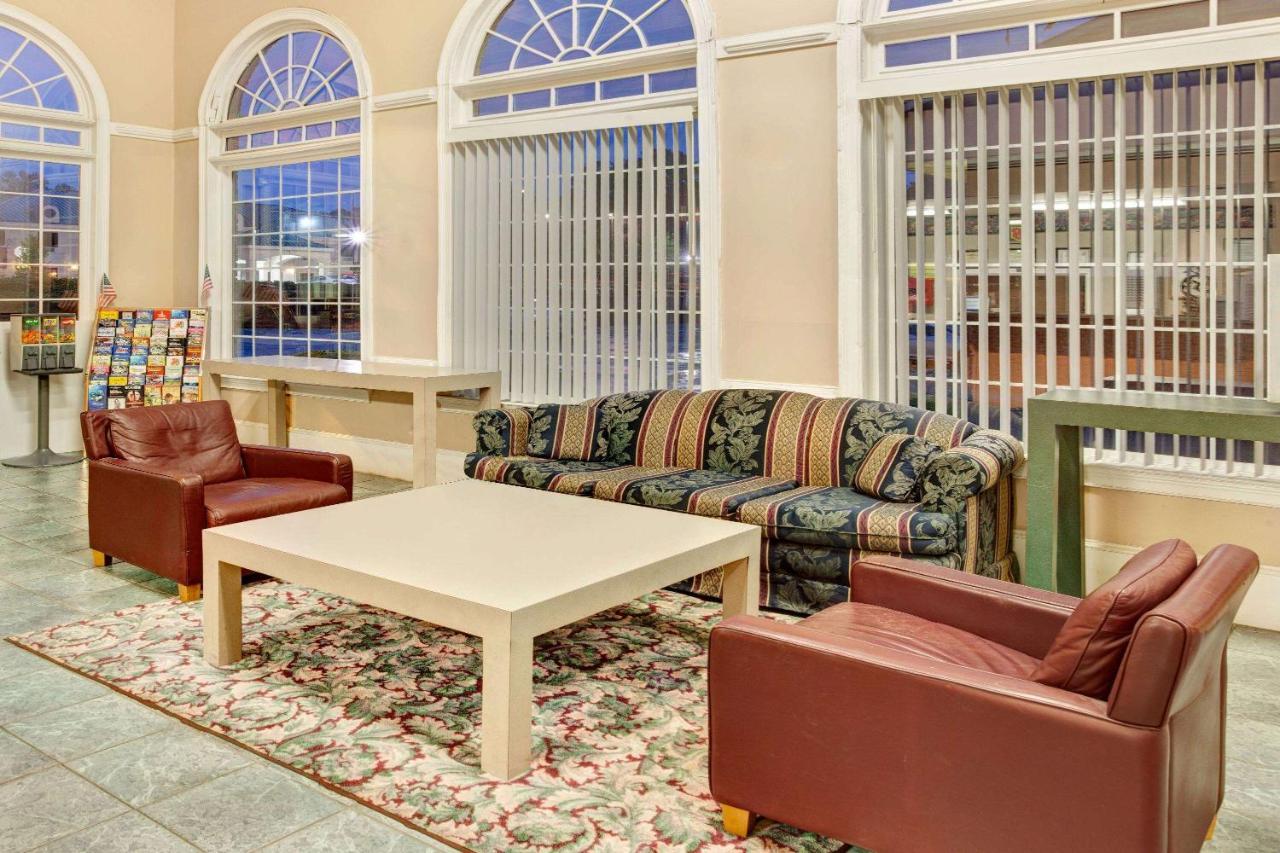 Hotel Super 8 By Wyndham Marietta/West/Atl Area Extérieur photo