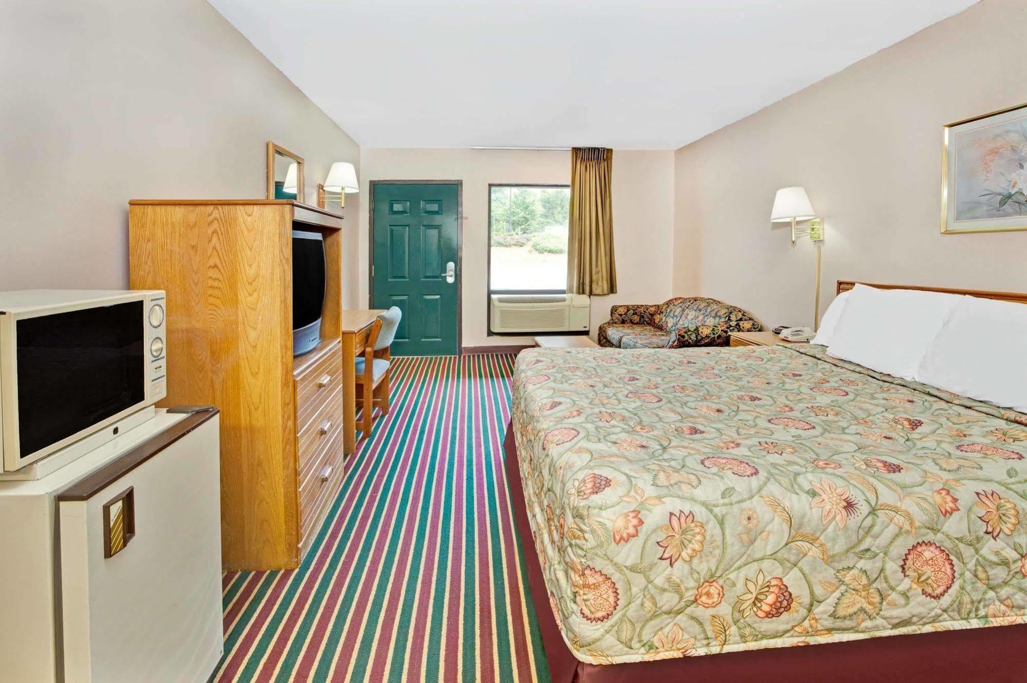Hotel Super 8 By Wyndham Marietta/West/Atl Area Extérieur photo