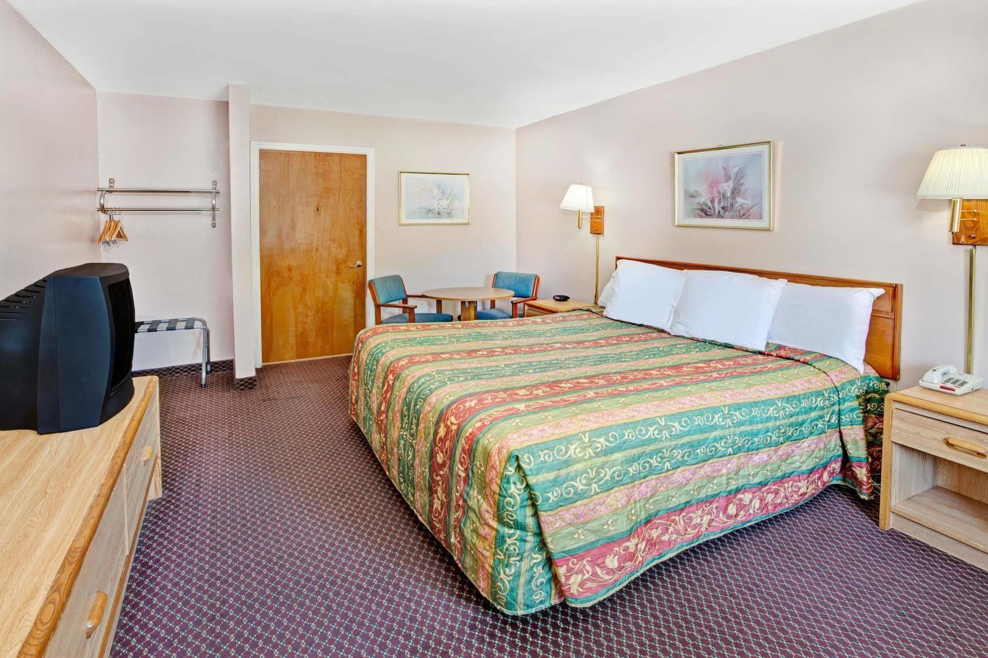 Hotel Super 8 By Wyndham Marietta/West/Atl Area Extérieur photo
