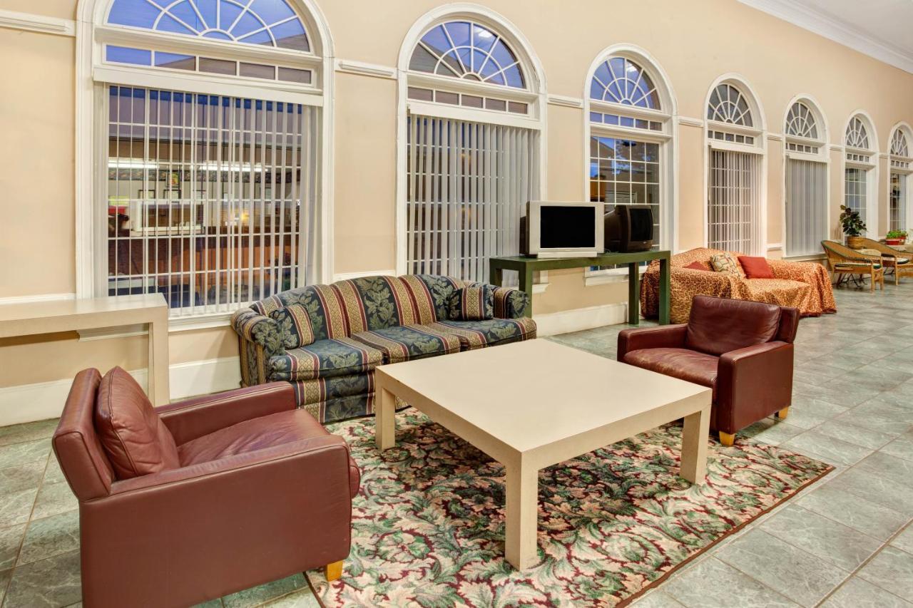 Hotel Super 8 By Wyndham Marietta/West/Atl Area Extérieur photo